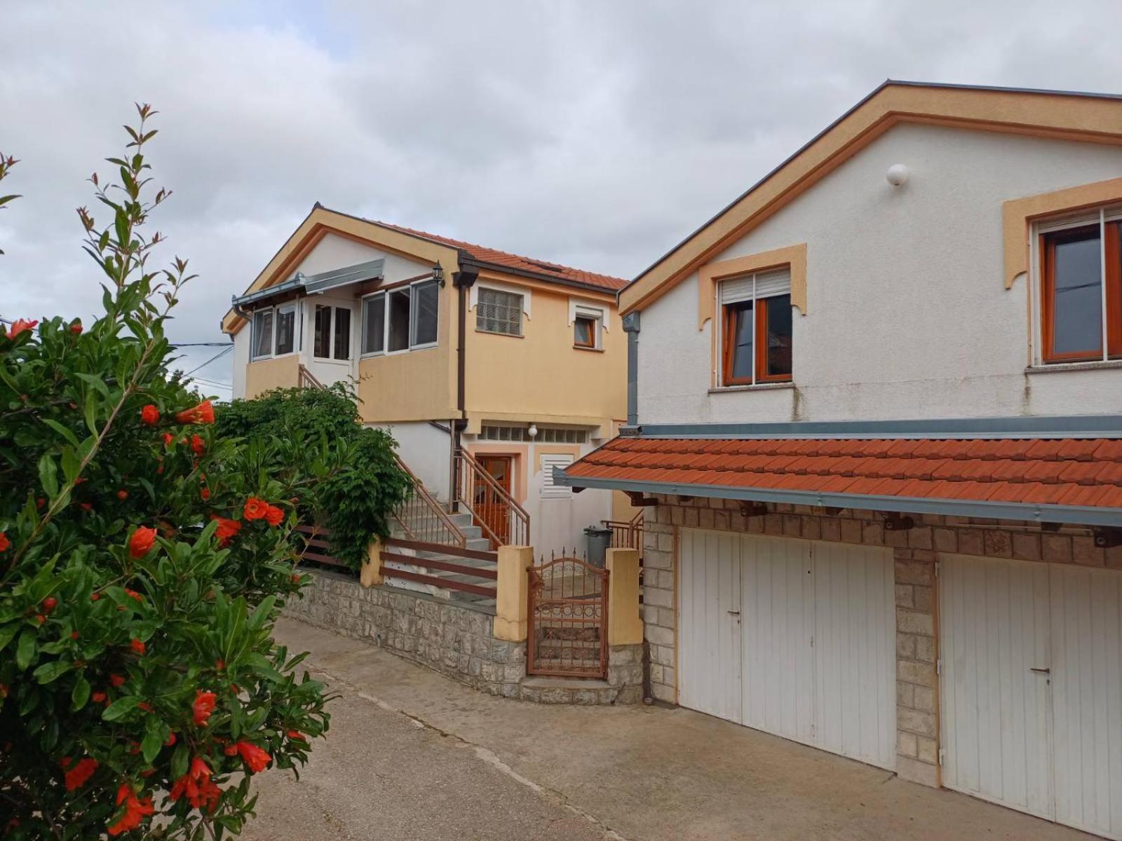 Apartments For Friends Требинье Экстерьер фото