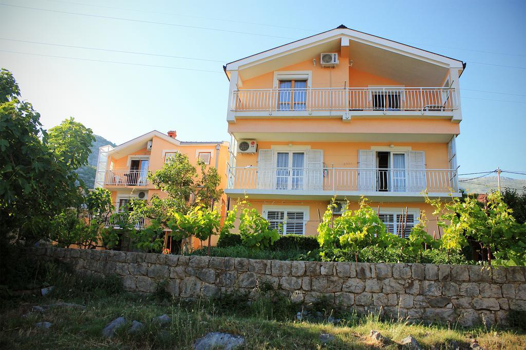 Apartments For Friends Требинье Экстерьер фото